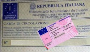 Patente e libretto obbligatori in auto