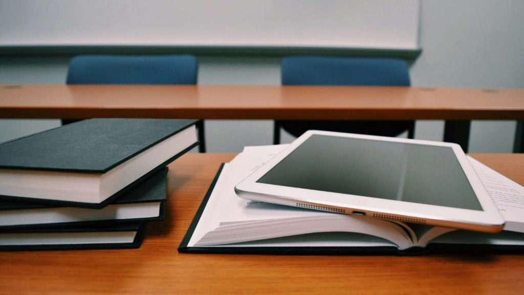 Sassari, caos nell’ex scuola in via Cicu | Risse e degrado: residenti esasperati