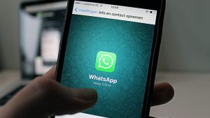 WhatsApp, chi spia il profilo - sardegnainblog.it - 20251022