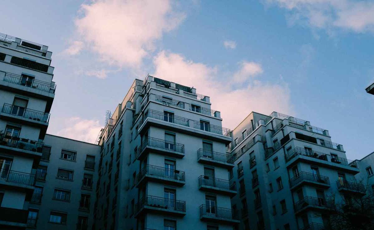 Addio spese condominiali: da questa data gli arretrati si cancellano | Non devi più versare nemmeno un euro