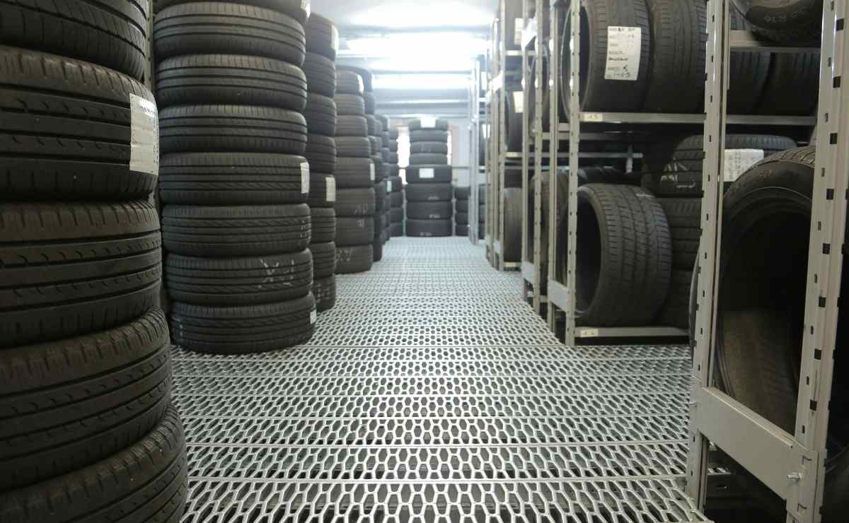 Gommista, da oggi non ti serve più | Pneumatici come nuovi con meno di 30 euro: il risparmio è da non credere