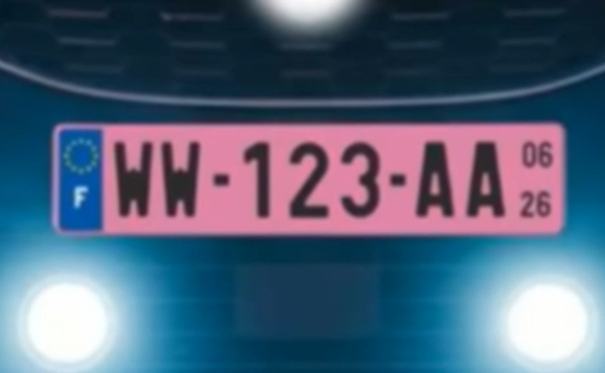 Targa rosa, dal 1º gennaio diventa obbligatoria | UFFICIALE: ecco chi dovrà utilizzarla